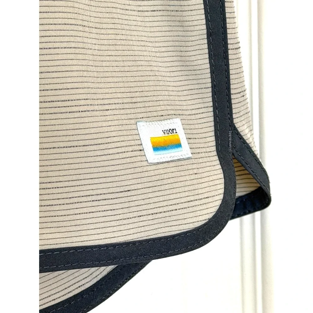 Vuori Cruise Men's Size Medium Gray & Ivory Striped Unlined Board Shorts